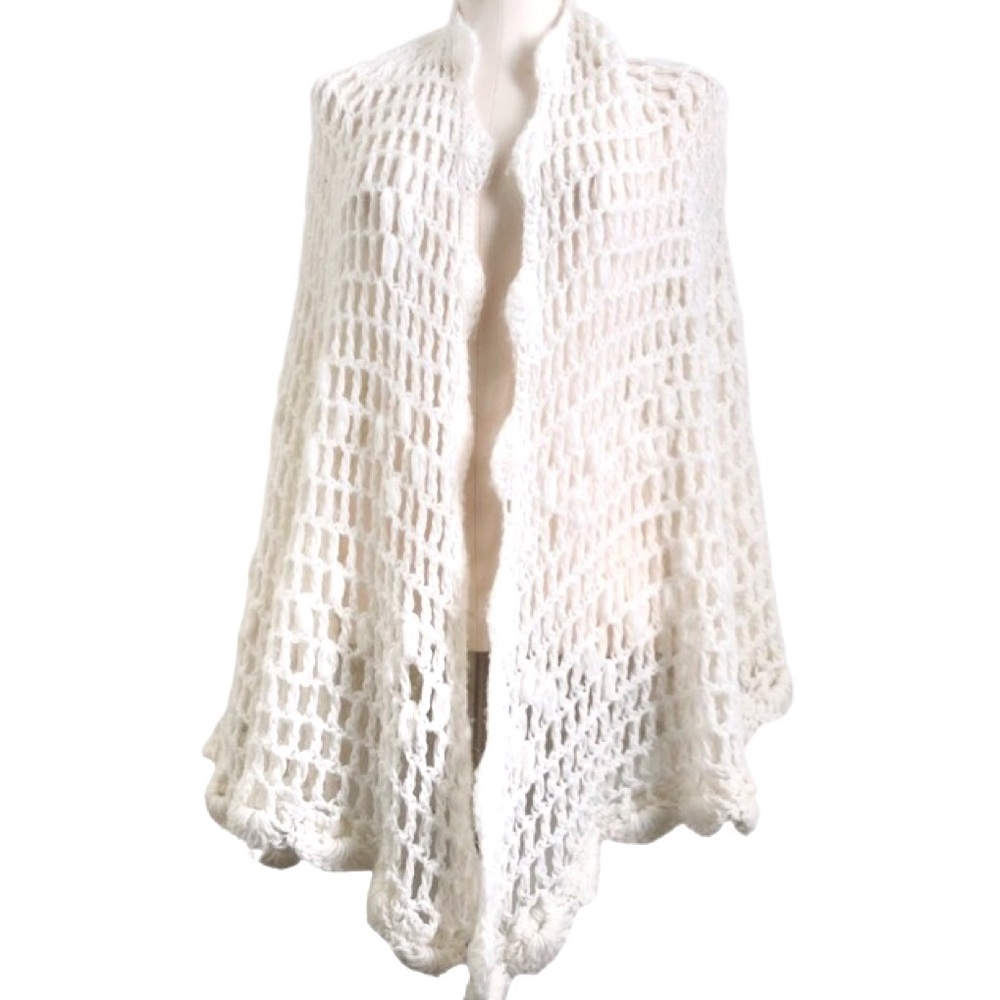Vintage Soft White Crocheted Shawl G25